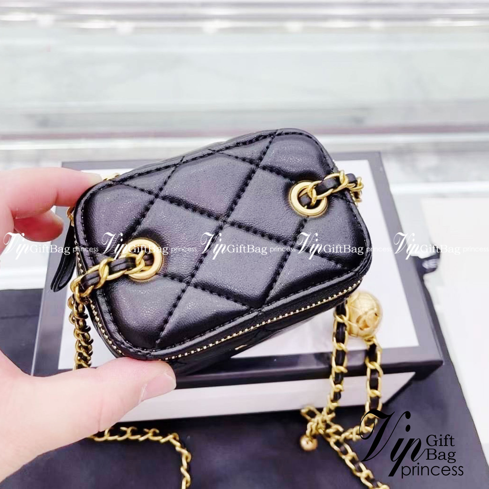 Chanel Pearl Crush Mini Vanity / Chanel Vanity crossbody bag กระเป๋าทรงกล่องใบเล็กน่ารัก งานหนังสวย ตอบโจทย์และครองใจสาวๆ ได้อย่างแท้จริง