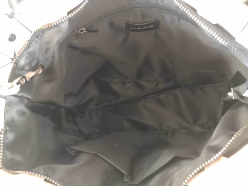 สีใหม่ Sakura Pink🌸🌸 ต้อนรับ summer กับโทนสี สดใส ลาย Limited edition หายาก 👍ปรับทรงได้ 2 แบบ น่ารักมาก สี Gloss grey สวยที่สุด มาพร้อมกระต่ายเข้า set เลิศคะ กระเป๋า จากแบรนด์ David Jones กระเป๋าสะพายข้างดีไซน์เกร๋มาก สีสวยหรูมาก ข