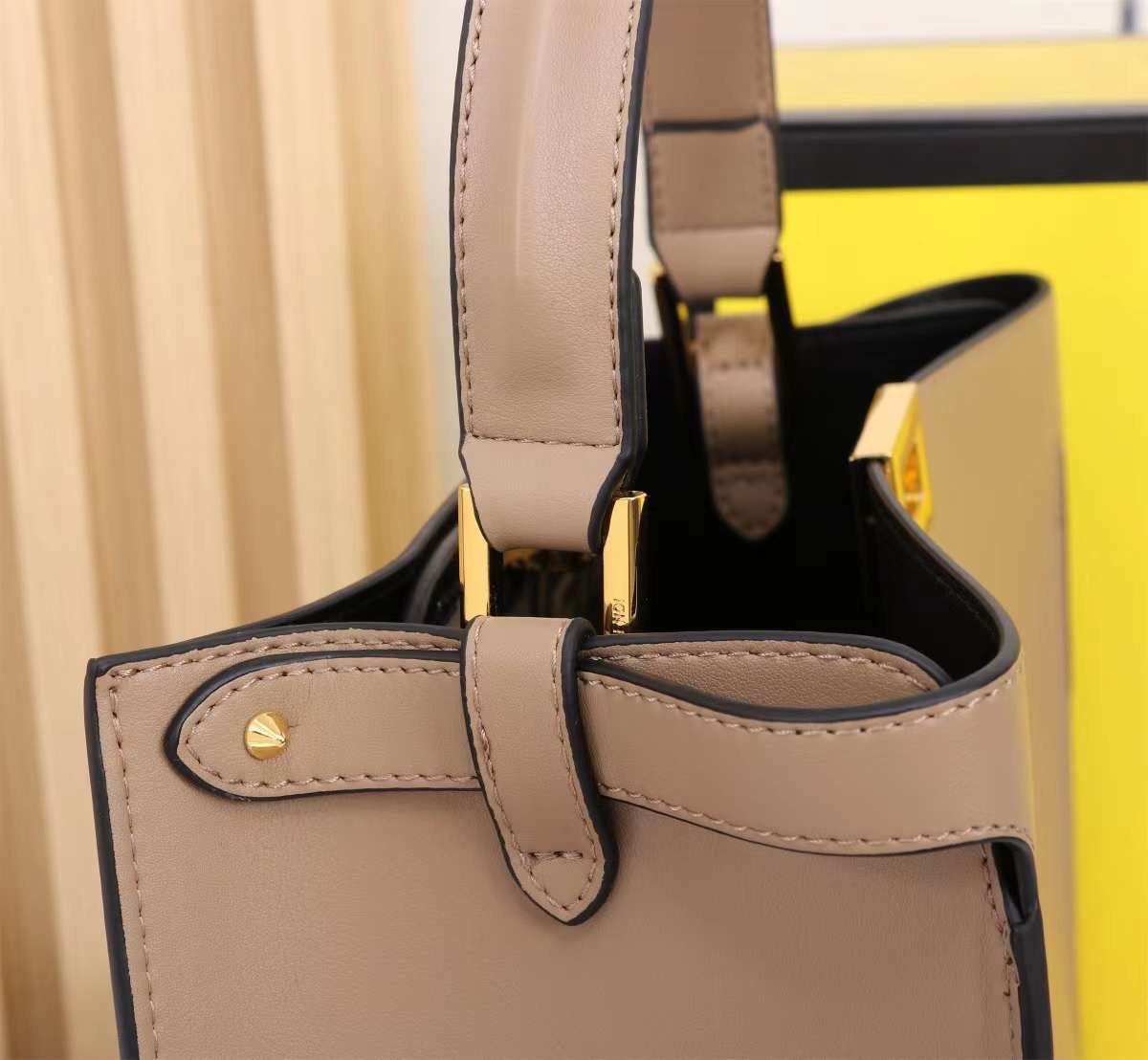 พร้อมส่ง 3 สี FENDI Peekaboo X-Lite Medium กระเป๋าสะพาย 🧡 เกรดออริจินอล 1:1 สลับแท้