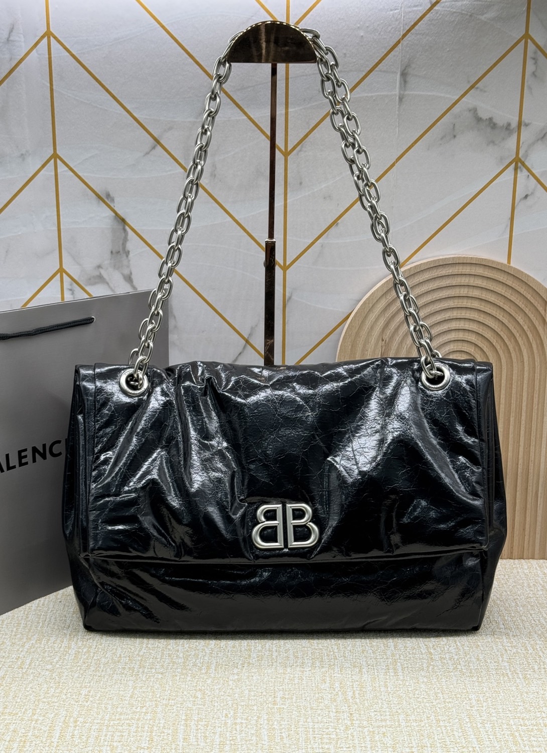 Balenciaga MONACO MEDIUM CHAIN BAG IN BLACK 35cm กระเป๋าทรงโท้ทใบใหญ่ งานหนังยับสวยเต็มใบ เกรดออริ สลับแท้ 1:1 ใช้งานต่างประเทศได้