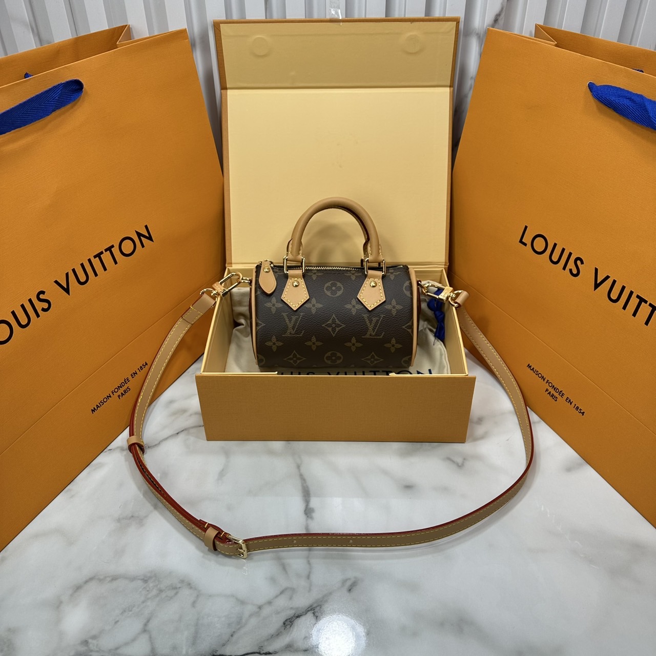 LV Nano Speedy bag Monogram Canvas กระเป๋าสะพายสปีดี้ไซส์มินิ ปุ๊กปิ๊กน่ารัก สวยหรูดูดี ดาราเซเลปใช้เพียบ รุ่นที่สวยงามตลอดกาล สาวๆ ควรมีติดไว้ซักใบ งานจริงสวยดูแพงมากค่า