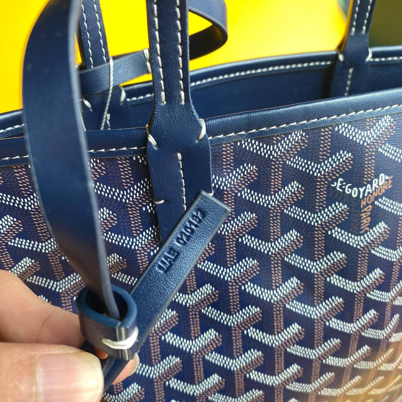 ori GOYARD saint louis mini tote reversible bag / GOYARD ANJOU TOTE MINI กระเป๋าทรงโท้ตมินิ ใช้ได้สองด้านเป็นหนังแท้เกรดดีทั้งใบ ทำให้การใช้งานได้ทนทานกว่า พิมพ์ลายคมชัด ขนาดกำลังน่ารัก ภายในโล่งกว้าง ใส่ของได้เยอะพอสมควรเลยค่ะ ดีไซน์ทรงสวยน่าใช้ แค่ถ