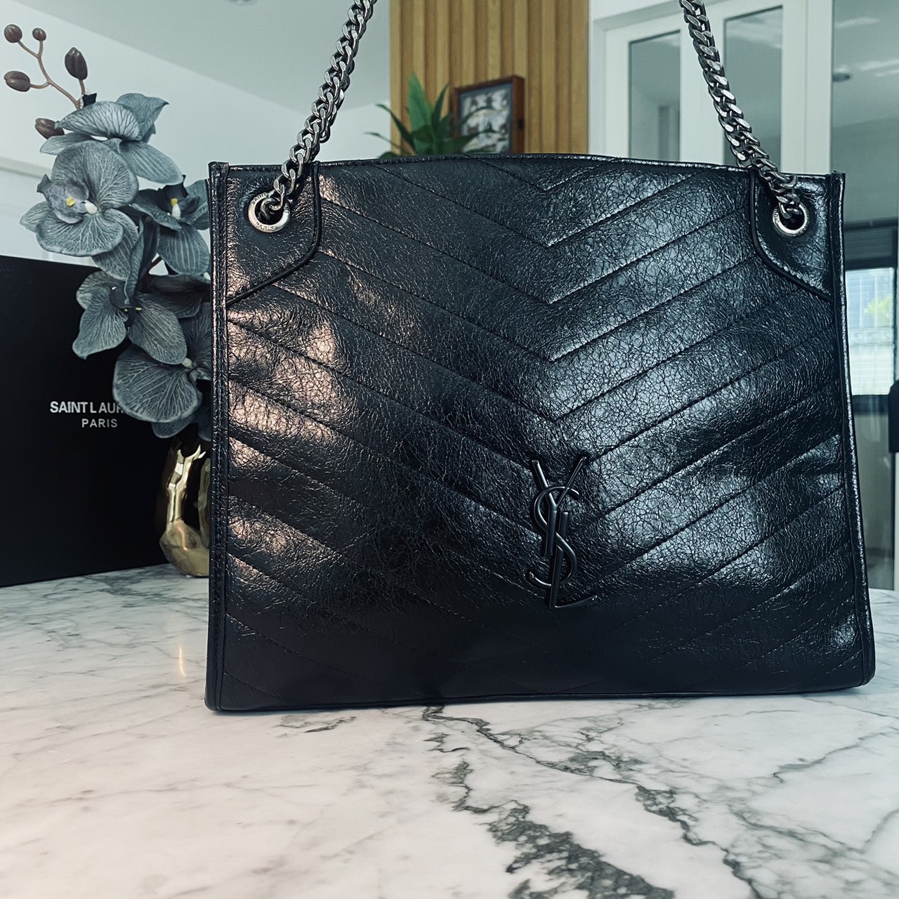 YSL Shopper Niki Tote Bag กระเป๋าสะพายทรงโท้ทใบใหญ่กำลังสวย หรูหราขั้นสุด เสิร์ฟมาให้สวยทันใช้ปีใหม่แน่นอน ใบจริงดูแพงเกินคุ้ม -- [รับตัวแทนกระเป๋า]