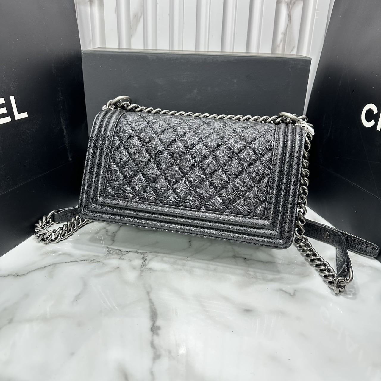 ORI หนังแท้ | CHANEL Boy 25cm shoulder bag กระเป๋าสะพายรุ่นยอดนิยม หรูหราระดับตำนาน สวยงามเหนือกาลเวลา