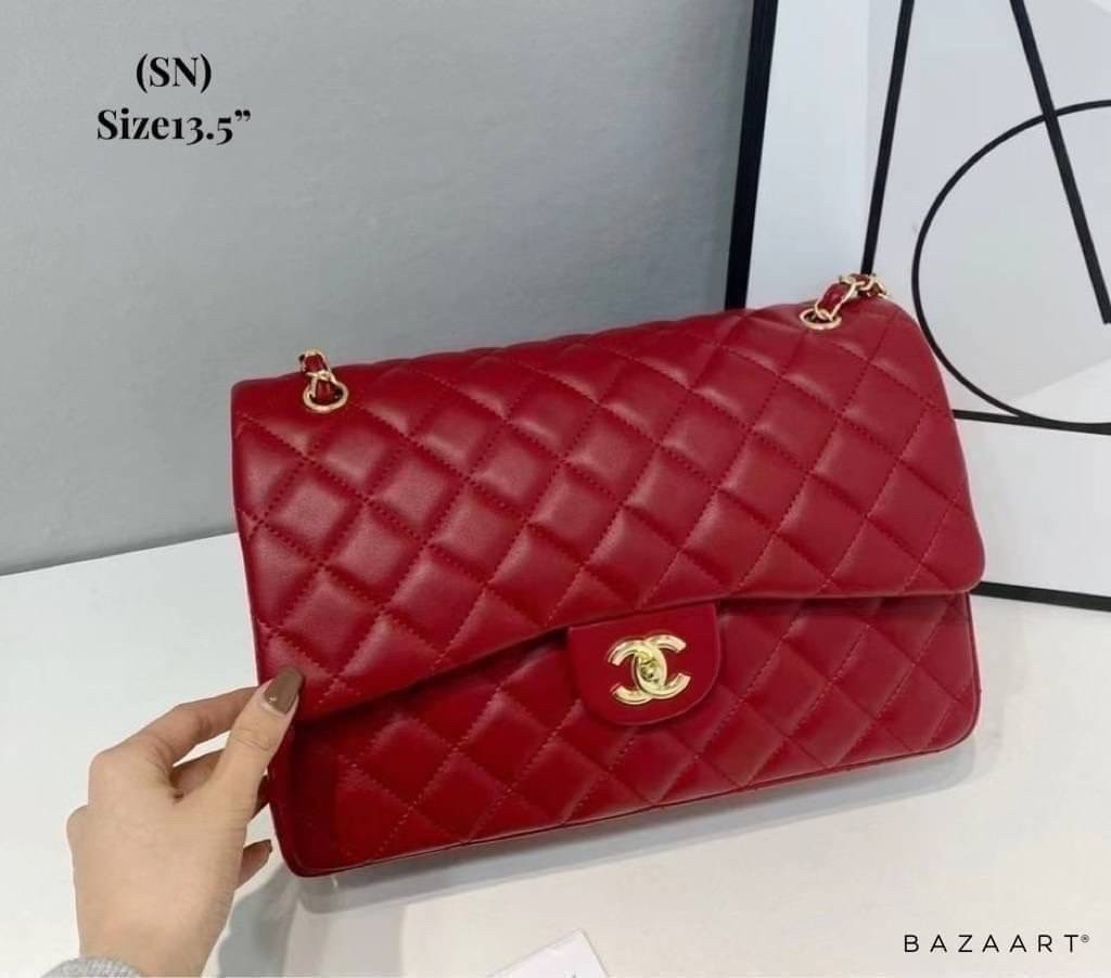 CHANEL MAXI CLASSIC 13.5" กระเป๋าสะพายทรงคลาสสิคใบใหญ่ จุของได้เยอะมากๆ งานสวยหรูมาแต่ไกล สวยงามไม่ผิดหวังค่ะ