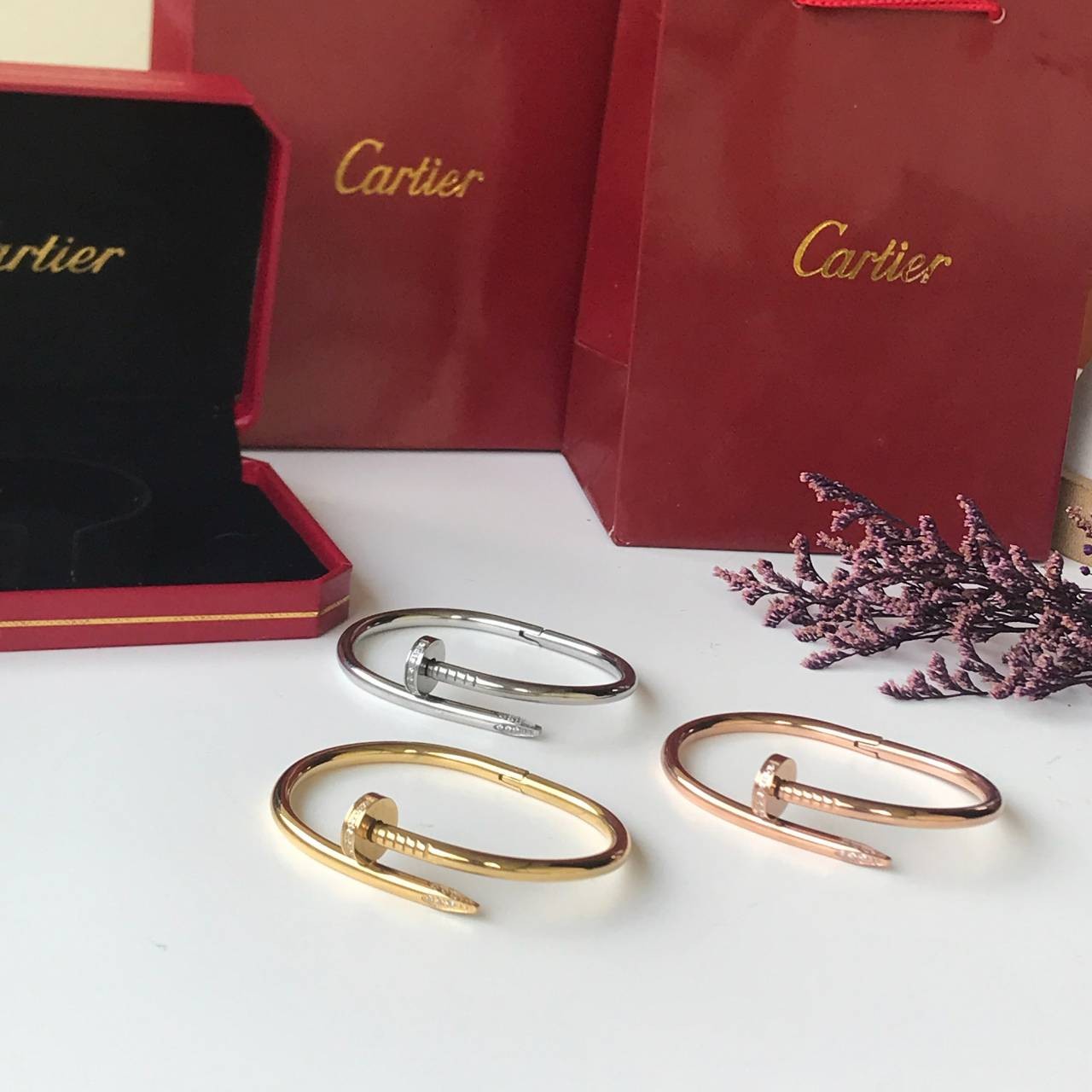 Cartier JUSTE UN CLOU BRACELET กำไลข้อมือตะปู งานดีสุดเกรดออริจินิล วัสดุคุณภาพดี ไม่ลอกไม่ดำ กล่องตามแบบ งานปั้มครบตามรูปเลยค่ะ