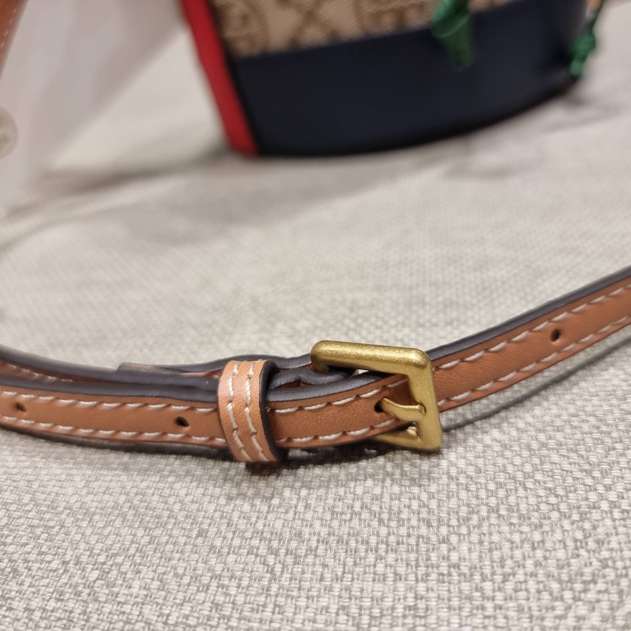 MINI : TORY BURCH T MONOGRAM COLOR-BLOCK JACQUARD MINI BUCKET BAG ใหม่ล่าสุด กับกระเป๋าบัคเก็ตทรงสวย ไซส์มินิ ในราคาน่ารัก โดดเด่นด้วยลวดลายเอกลักษณ์ ผสานลายคัลเลอร์บล็อค โทนสีตัดกันอย่างลงตัว ถักทอบนวัสดุ woven jacquard ลายคมชัด สลับส่วนของหนังแท้ ภายในเ