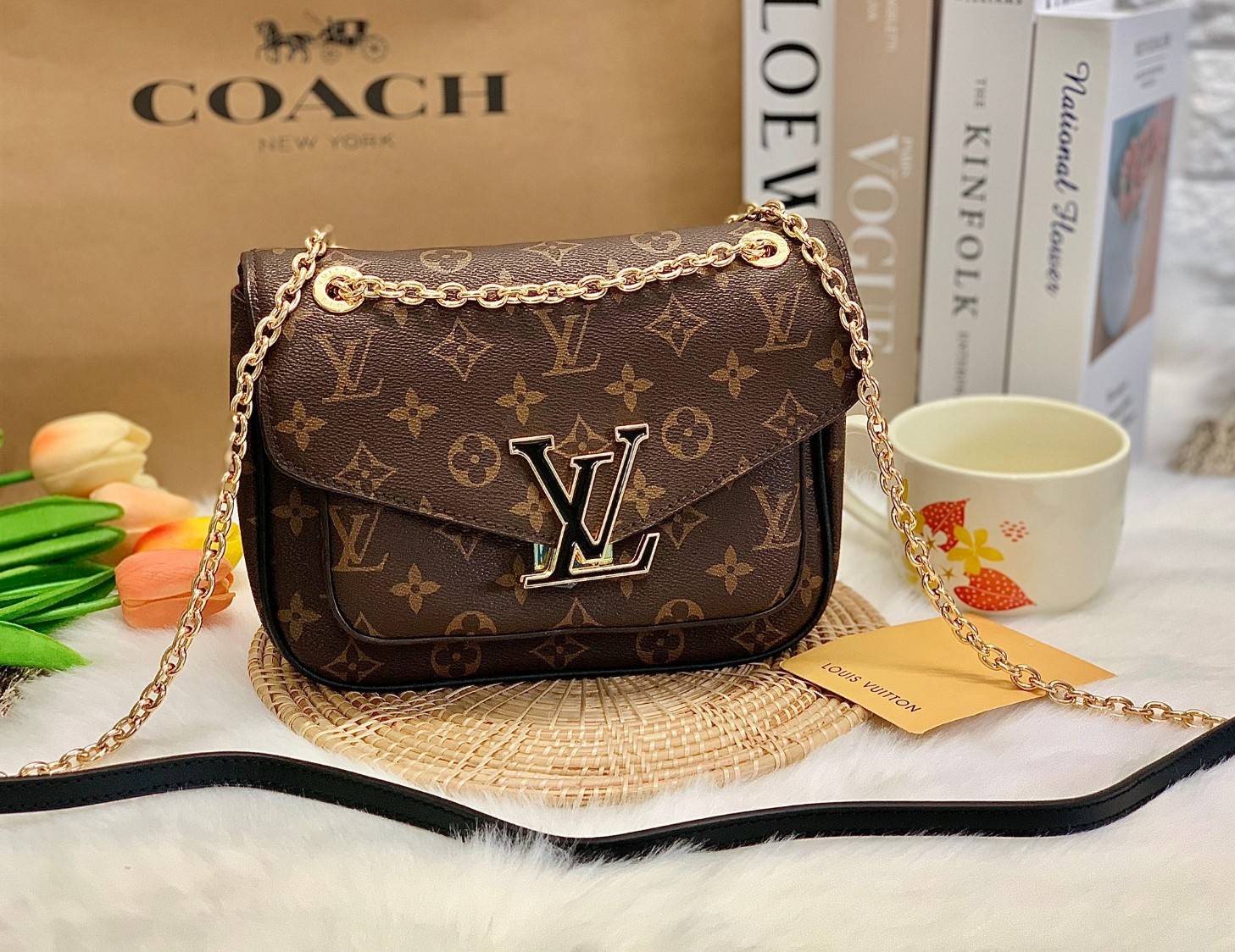 LOUIS VUITTON PASSY MONOGRAM 2 WAYS HANDBAG พร้อมส่งความสวย! กระเป๋า LV จาก Premium gift ต่างประเทศ ✔️รุ่นนี้เป็นหนังแท้ลาย monogram ทรงกระเป๋าคือสวยหรู ดูดีมากๆค่ะ