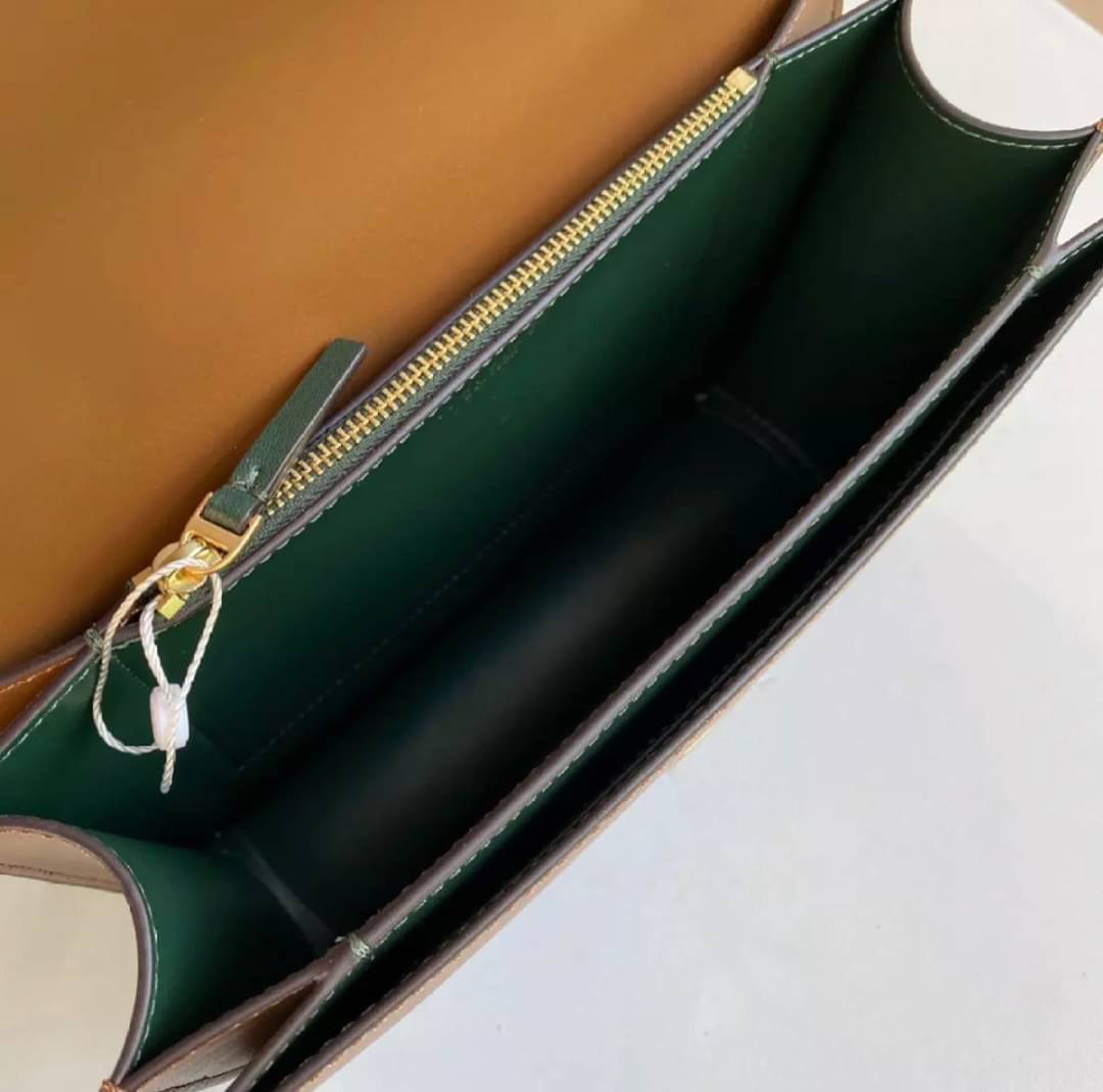 Tory Burch 75003 Eleanor Medium Convertible Shoulder Bag พร้อมส่งที่ไทย อีกรุ่นที่น่าครอบครองมากๆค่ะ กระเป๋าสะพายข้างและทบสายเป็นคล้องไหล่ได้ หนังแท้ชั้นดี ใช้ได้กับทุกๆโอกาส ห้ามพลาด ก่อนหมดนะคะ!!