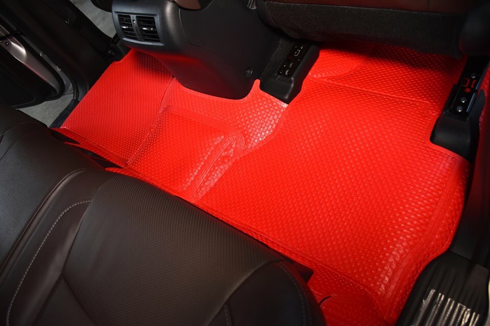 พรมกระดุมเม็ดเล็ก NISSAN TERRA รุ่นรีดขอบ สีแดง เต็มคัน เข้ารูป+เเผ่นปิดเบาะเเถว3ลายหนังเรียบ