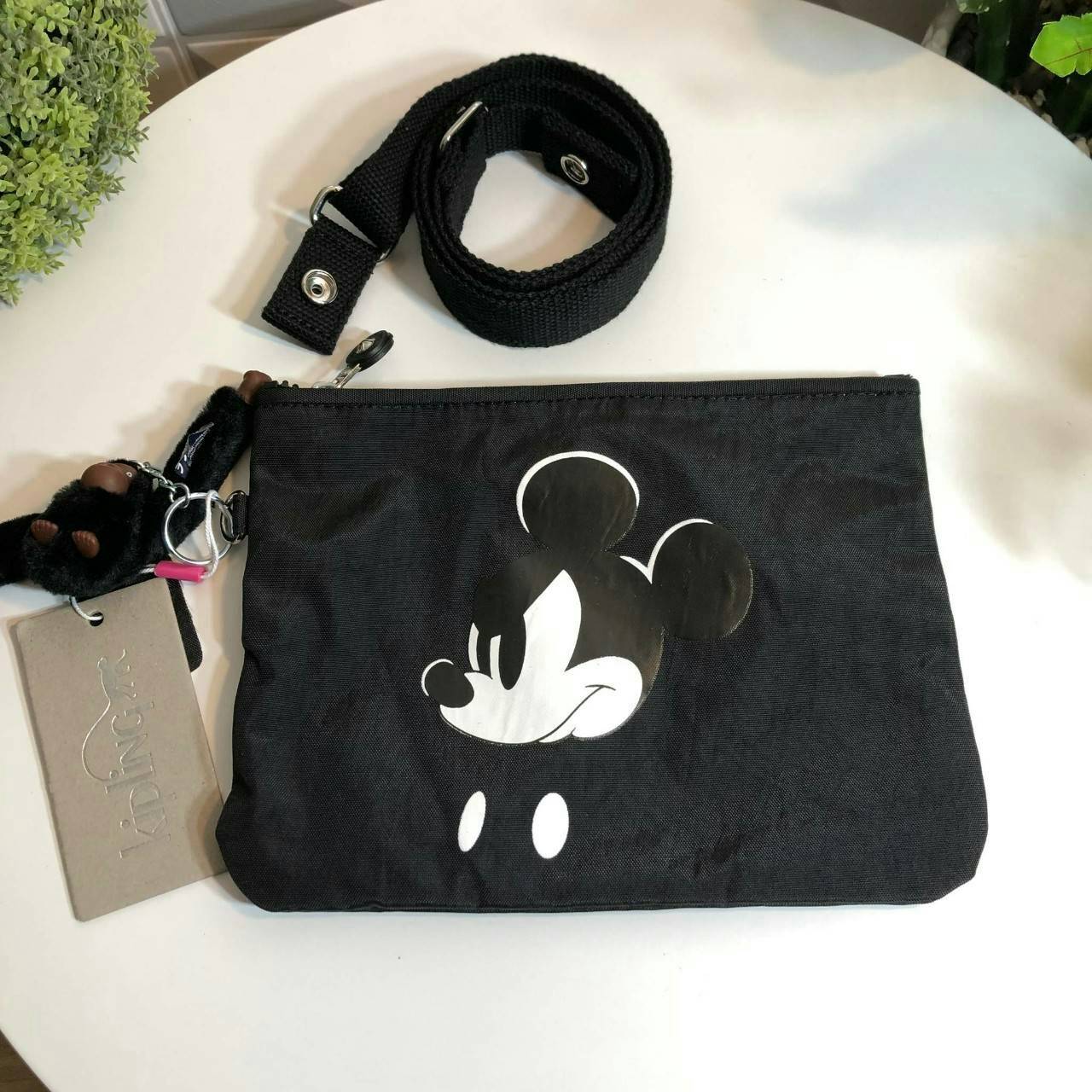 Kipling MAY Small 2-in-1 Pouch and Crossbody กระเป๋าสะพายหรือคาดเอว ขนาดมินิรุ่น Limited ทรงน่ารัก น้ำหนักเบา ใช้ได้ทั้งสองด้าน ด้านหน้ามีสกรีน mickey mouse ด้านหลังประดับโลโก้ มาพร้อมพวงกุญแจแบรนด์ เปิดปิดด้วยซิปสะดวกใช้ หัวซิปแบรนด์ มีหนึ่งช่องซิป และสา