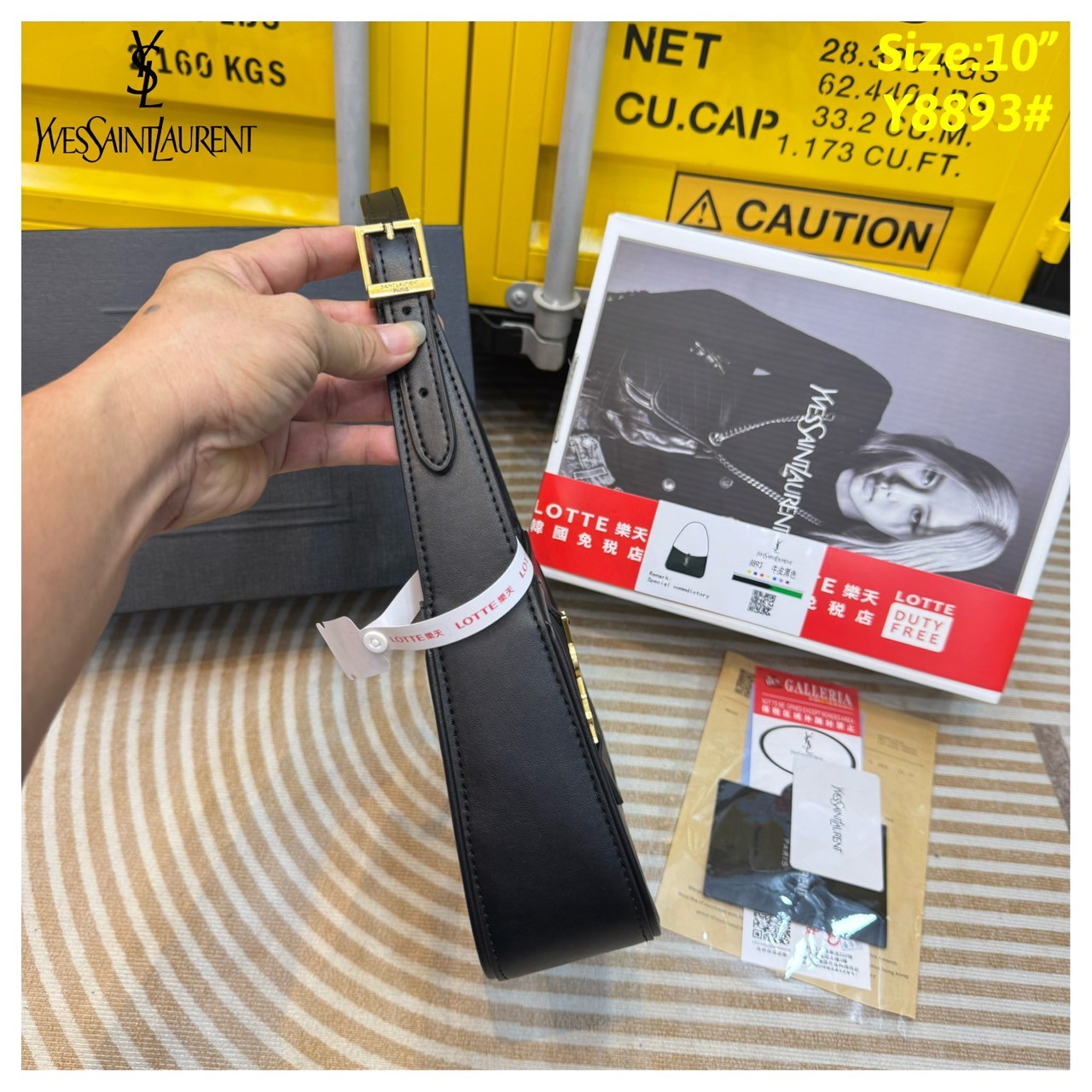 YSL le 5 à 7 Hobo Bag กระเป๋าสะพายไหล่ดีเทลหรู ฮอตไม่หยุด ฉ่ำสุดตัวแม่ คลาสสิค ดีเทลหรู สวยครบทุกมุมตอบโจทย์ทุกไลฟ์สไตล์ ใช้งานได้ง่ายและสะดวก หนังเรียบสวยน้ำหนักเบา คมชัด ดูแพงที่สุด