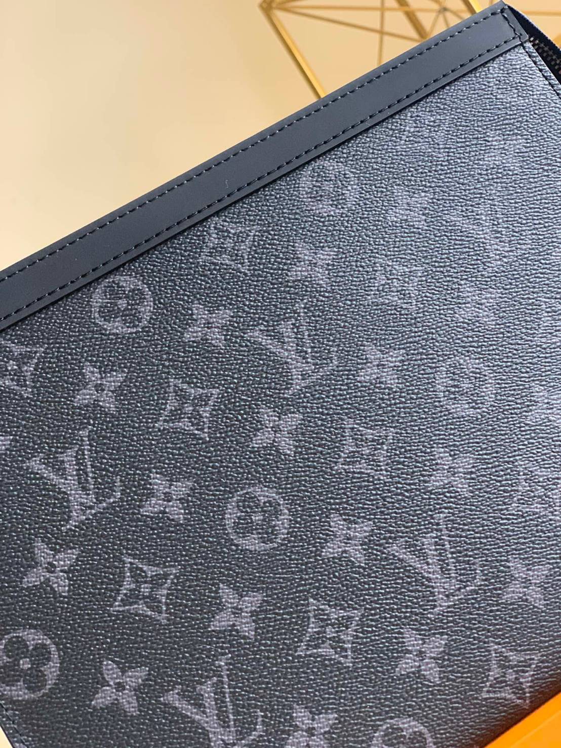 หนังแท้ LOUIS VUITTON POCHETTE VOYAGE MM พร้อมส่งที่ไทย LV CLUTCH รุ่นขายดีตลอดกาล งานหนังแท้เกรดออริจินอล ภาพสินค้าถ่ายจากงานขายจริงค่ะ