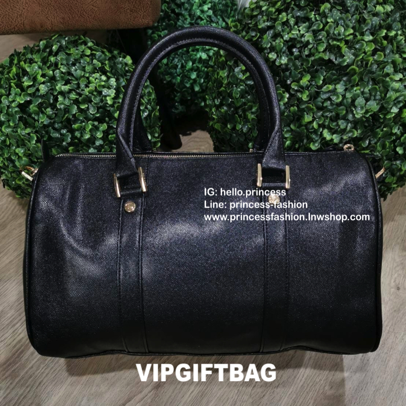 CHANEL CAVIAR LARGE HANDBAG VIP GIFT WITH PURVHASE กระเป๋าเดินทางใบใหญ่รุ่น Limited Edition - GWP พรีเมี่ยมกิ๊ฟของเเท้จาก Chanel Counter หนังคาเวียร์เนื้อหนาสีดำขึ้นลายสวยหรูอยู่ทรง ด้านหน้ามีโลโก้แบรนด์ เปิดปิดด้วยซิปสะดวกใช้ ประดับTAG โลโก้แบรนด์อะไหล่ท