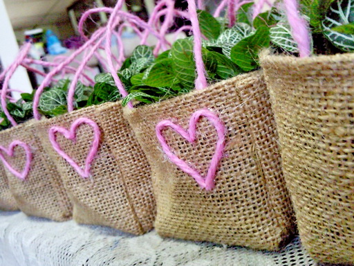 ต้นไม้ของชำร่วยในถุงผ้ากระสอบรูปหัวใจ