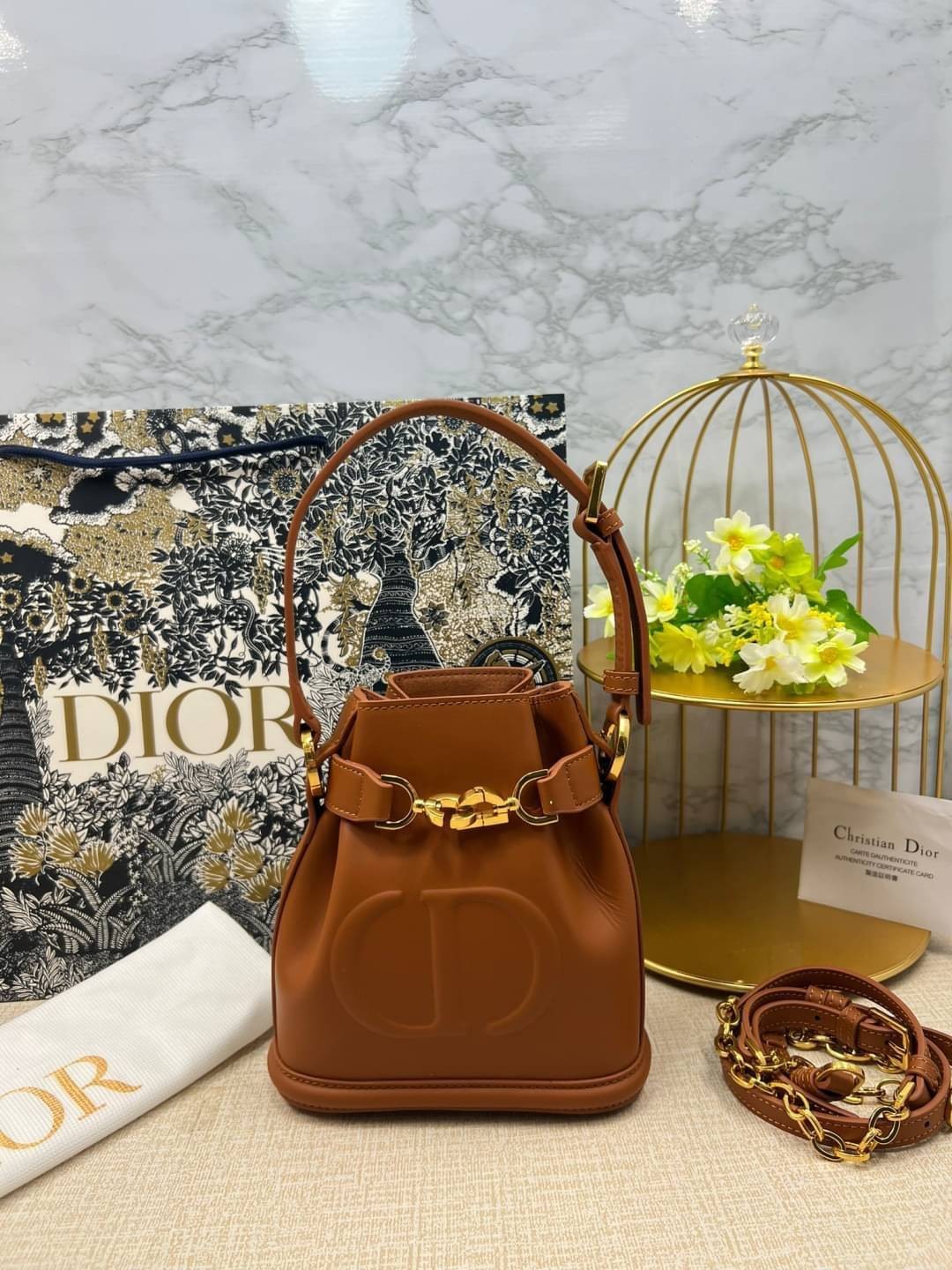 DIOR SMALL C'EST 17 cm / Dior bucket bag รุ่นใหม่สวยหรู ดูแพงมากค่ะ กระเป๋าสะพายบัคเก็ต รูปทรงคลาสสิค ใช้งานง่ายภายในโล่งกว้างมาก สวยมาก ควรมีค่า