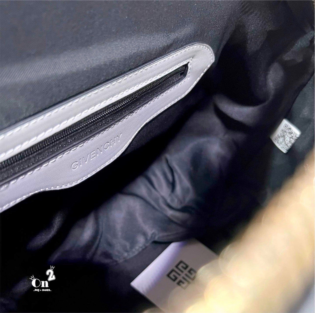 GIVENCHY Antigona Small Leather Tote Bag 12" กระเป๋าสะพายทรงหมอน งานซิปบน หนังเรียบ อะไหล่ทอง มาพร้อมสายสะพายยาวถอดออกถือได้