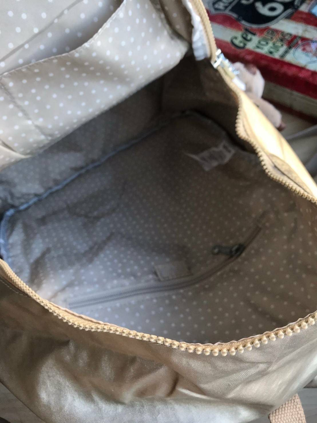 KIPLING LARGE BACKPACK WITH DOUBLE ZIPSกระเป๋าเป้จากคอลเลคชั่น Mayday วัสดุ Nylon & Polyester 100% น้ำหนักเบา ใส่ของได้เยอะแบบไร้กังวล เปิดปิดด้วยซิปคู่ ด้านหน้ามี2ช่องซิปใส่ของจุกจิกที่ต้องหยิบใช้บ่อย ใบใหญ่กับราคาเบาๆเลยคร้า!!