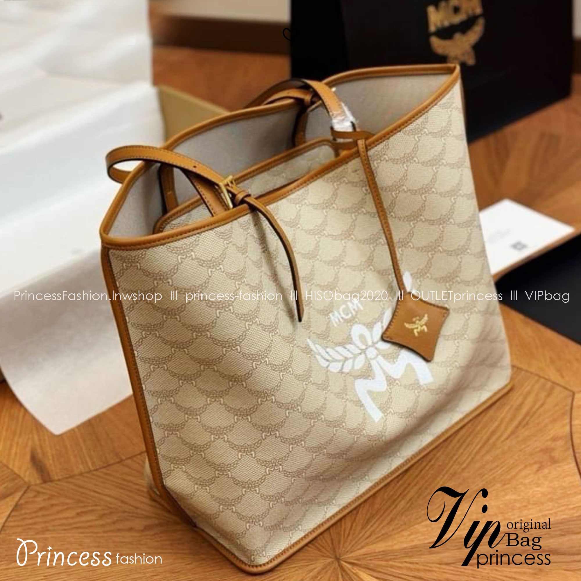 M.C.M MEDIUM HIMMEL SHOPPER IN LAURETOS กระเป๋าทรงโท้ทช้อปปิ้ง เรียบหรู คอลใหม่ พร้อมสีใหม่ ดีไซน์ละมุน น่าใช้มากๆ ก พิเศษสุดกับพวงหนังพร้อมห่วงกุญแจทึ่สามารถห้อยพวงกุญแจน่ารักๆได้