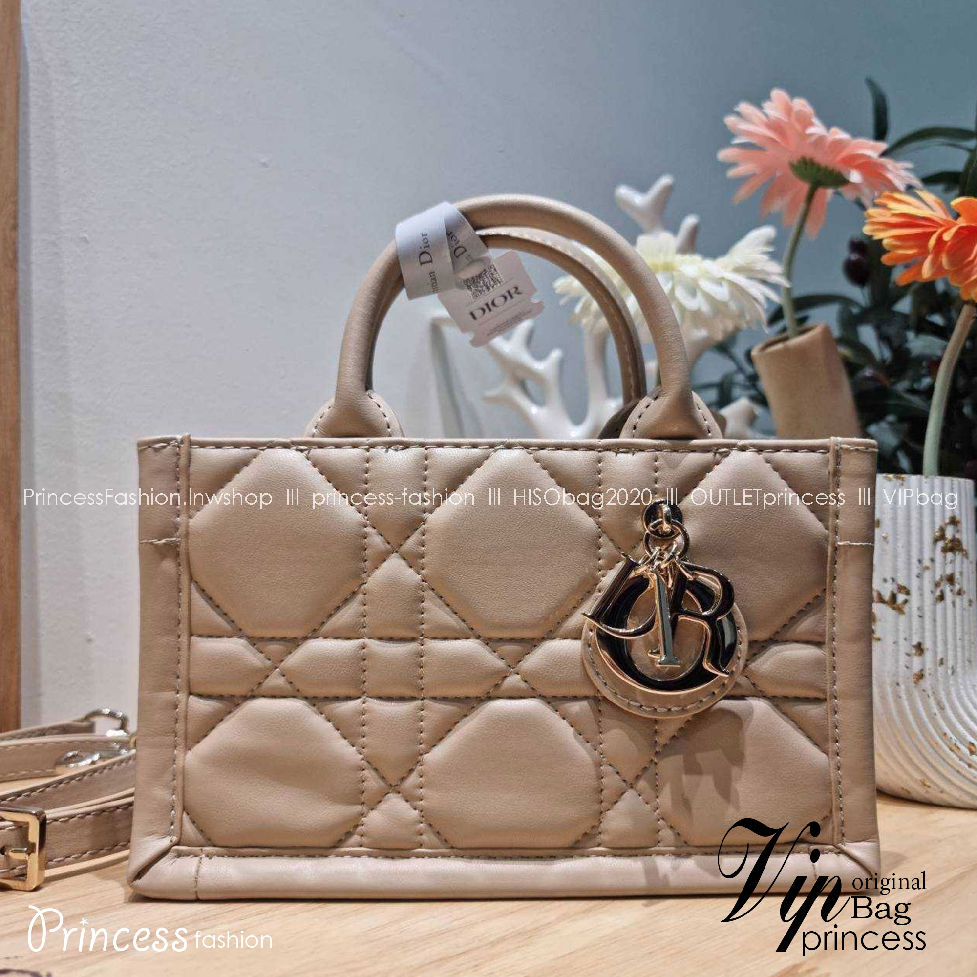 Dior mini book tote macro cannage bag กระเป๋าทรงโท้ทสุดฮิต ไซส์มินิ ดีไซน์ใหม่ หนังสวย พกพาไปไหนก็ได้ คล่องตัวและแมตช์ง่ายสุดๆ