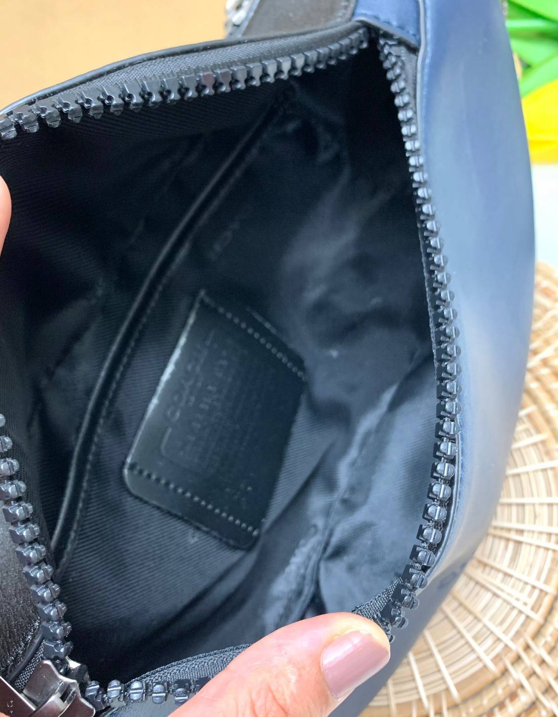 หนุ่มหล่อ//สาวหล่อ ทางนี้จ้าา สวยไม่แพ้คาดอกรุ่นอื่นๆเลยค่าา! COACH WARREN BELT BAG ใบใหญ่คะ! ((79149)) พร้อมส่ง นานๆทีจะมีสีนี้เข้ามาค่ะ! กระเป๋าคาดอกด้านหน้า//คาดไปทางด้านหลัง//หรือคาดเอวได้ ตามแต่ความถนัดได้เลยนะคะ หนังแท้ นิ่มสวย มีช่องซิปหลักให้2ช่อง