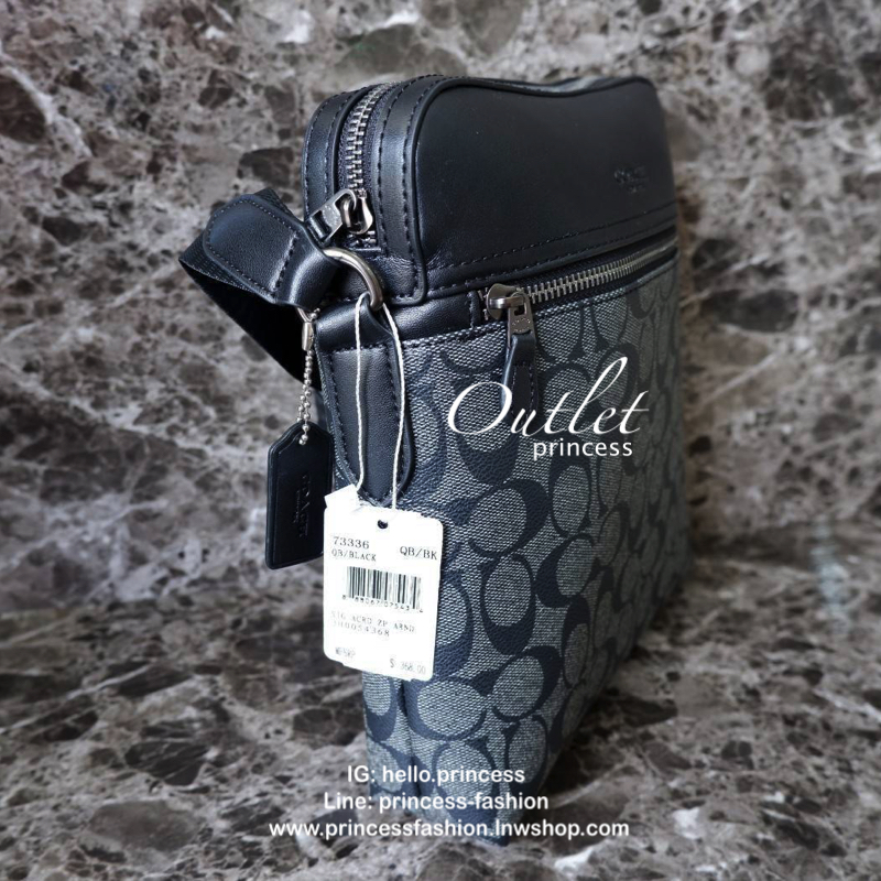 COACH Men Houston Signature Messenger Bag กระเป๋าสะพายข้าง crossbody หนังลาย signature brand เปิดปิดด้วยซิป ภายในโล่งใส่ wallet ยาว, mini iPad และของใช้ได้ มีช่องเล็ก และช่องซิป สายสะพายปรับได้ค่ะ