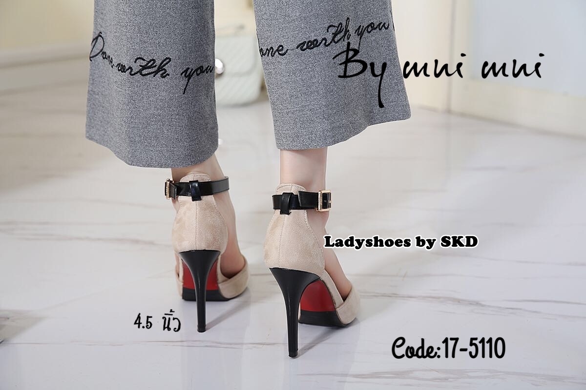 พร้อมส่ง...แบบใหม่ล่าสุดรองเท้าส้นสูง Style Prada ที่สาวๆตามหา หนังชามัวร์อย่างดี มาพร้อมดีไซน์เก๋เท่ห์ด้วยสายหนังรัดข้อสีดำ ส้นสูงประมาณ 4 นิ้ว สายรัดข้อตะขอเกี่ยวปรับระดับได้ ทรงสวยหรูหราดูแพงสุดๆ เนื้อนิ่มสวมใส่สบายมากกกๆๆ ใครเห็นต้องร้อง ว้าวววววๆๆ ช้