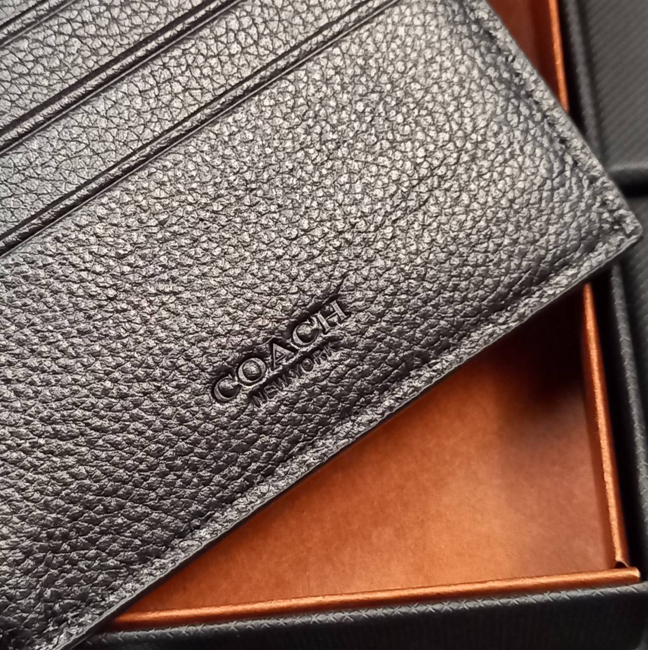 COACH 3-IN-1 WALLET WITH VARSITY STRIPE WITH KEY FOB LIMITED BOX(COACH 3007)🍁กระเป๋าสตางค์ มี ID ใบลูก สำหรับใส่บัตรแยก มีพวงกุญแจ ใช้แล้วดูหล่อสุดๆ🔸️**จะใช้เอง หรือเป็นของขวัญให้คนสำคัญ ก็ตอบโจทย์มากๆ **รับประกันว่า หยิบใช้แบบวางไม่ลงกันเ