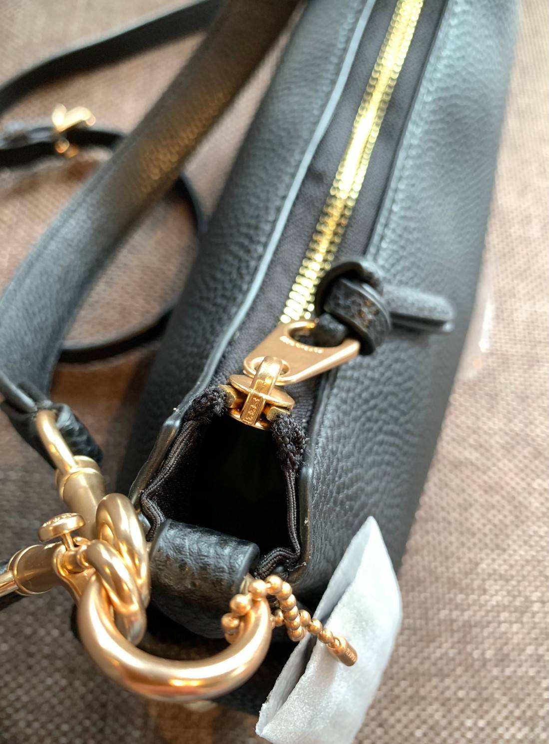 น้องออกใหม่ล่าสุดสวย หักใจไม่ลงเลยค่าา😘 COACH PENNIE SHOULDER BAG ((C7222)) พร้อมส่ง สีใหม่ล่าสุด ยังไม่มีในช๊อปไทยค่าา กระเป๋าหิ้ว//สะพายข้างได้ สุดคุ้ม! หนังแท้ชั้นดี ลายหนังสวย นิ่มมือดีมากๆค่ะ ปากกระเป๋าแบบซิปมีหนังห้อยเพิ่มความเก๋ ภายในกระเป๋