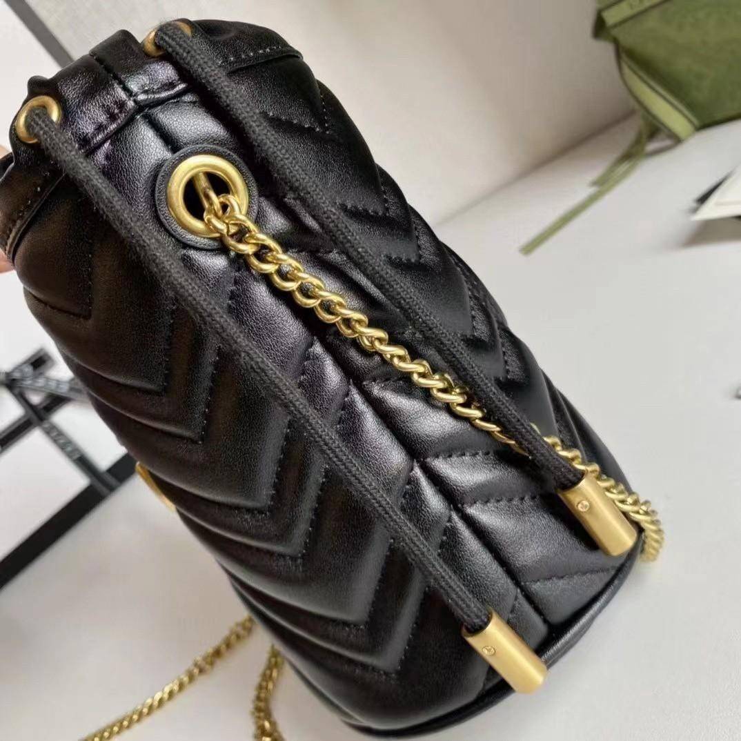 VIP 】Gucci GG Marmont mini bucket bag กระเป๋าสะพายข้าง Premiumgift วัสดุหนังแท้ ด้านในโล่ง มีช่องใส่บัตร3ช่อง ใส่กระเป๋าตังค์ ใส่โทรศัพท์ Iphone+ ได้ สายโซ่ยาว Crossbody ได้ ถอดสายได้ น้ำหนักเบา มาพร้อมถุงผ้าแบรนด์ ใบนี้คือที่สุด คุณหนูมากมาย ไม่ควรพลาดเล