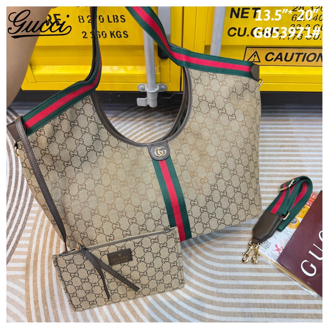 Gucci Giglio Large tote bag กระเป๋าทรงสะพายทรงโท้ทใบใหญ่ ดีไซน์ใหม่ล่าสุด สวยหรู่เท่มาก มาพร้อมใบเล็กเข้าเซ็ท พร้อมสายสะพายยาวเขียวแดงเป็นเอกลักษณ์ ภายในโล่งกว้าง