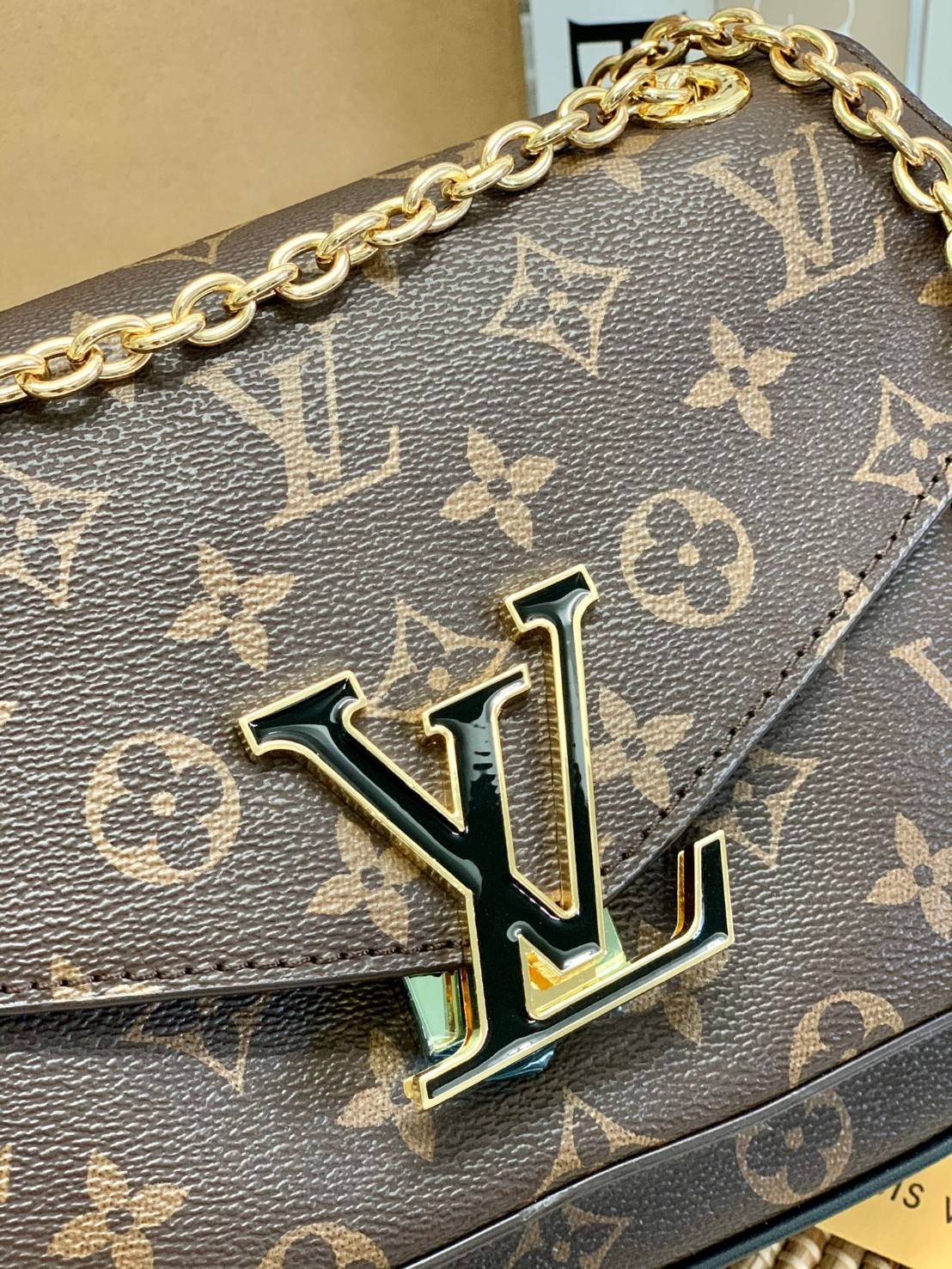 LOUIS VUITTON PASSY MONOGRAM 2 WAYS HANDBAG พร้อมส่งความสวย! กระเป๋า LV จาก Premium gift ต่างประเทศ ✔️รุ่นนี้เป็นหนังแท้ลาย monogram ทรงกระเป๋าคือสวยหรู ดูดีมากๆค่ะ