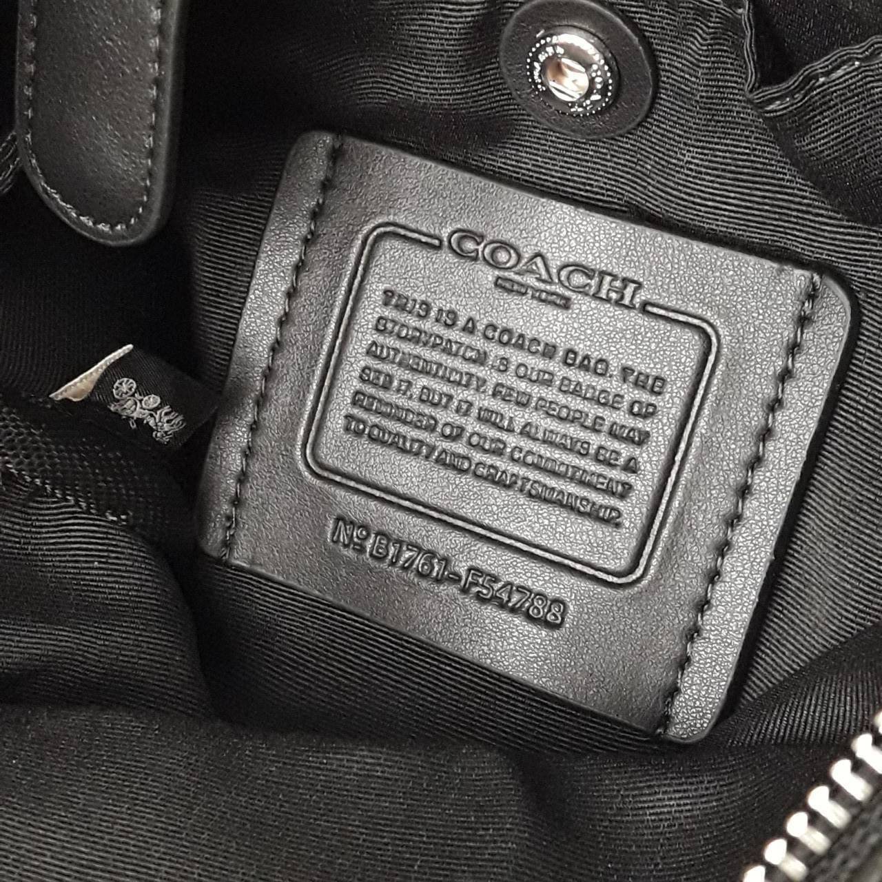 อมตะ ฆ่าไม่ตายจริงๆ กับรุ่นนี้!!😎//>>COACH CHARLES FLIGHT BAG(F54788)🍁สะพายข้าง ทรงสวย เป็นอีกรุ่น ที่ฮิตตลอดกาลไปเรียบร้อยแล้ว//วัสดุหนังแคนวาส สลับหนังแท้อย่างดี // ใช้ได้ทั้งชายและหญิง Unisexสุดๆ ใช้งานง่าย ทรงกล่อง จะสะพายเที่ยว 