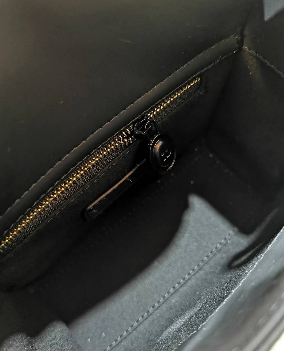 CHRISTIAN DIOR MINI BAG VIP GIFT WITH PURCHASE พรีเมี่ยมกิ้ฟรุ่น Limited สวยหรูดูดีอลังการเซตสุดคุ้มได้ทั้งกระเป๋าสะพายหนัง Calfskin + กระเป๋าสตางค์สั้น + Dior Gold Star ครบชุด ไอเท็มใหม่ล่าสุดน่าใช้น่าสะสม สินค้ามาพร้อมกล่องแบรนด์ จะซื้อใช้เองหรือมอบเป็น