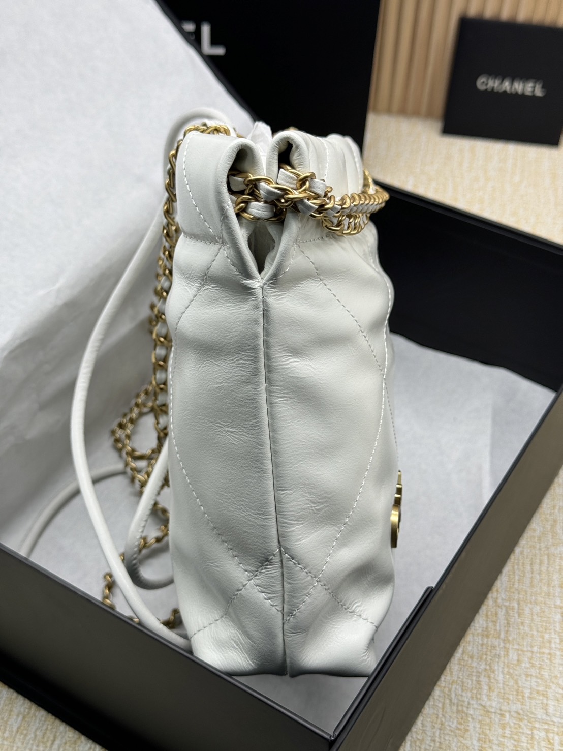 Chanel 22 Mini Handbag With Pearl Chain กระเป๋าทรงโท้ท เกรดออริ สลับแท้ 1:1 ใช้งานต่างประเทศได้