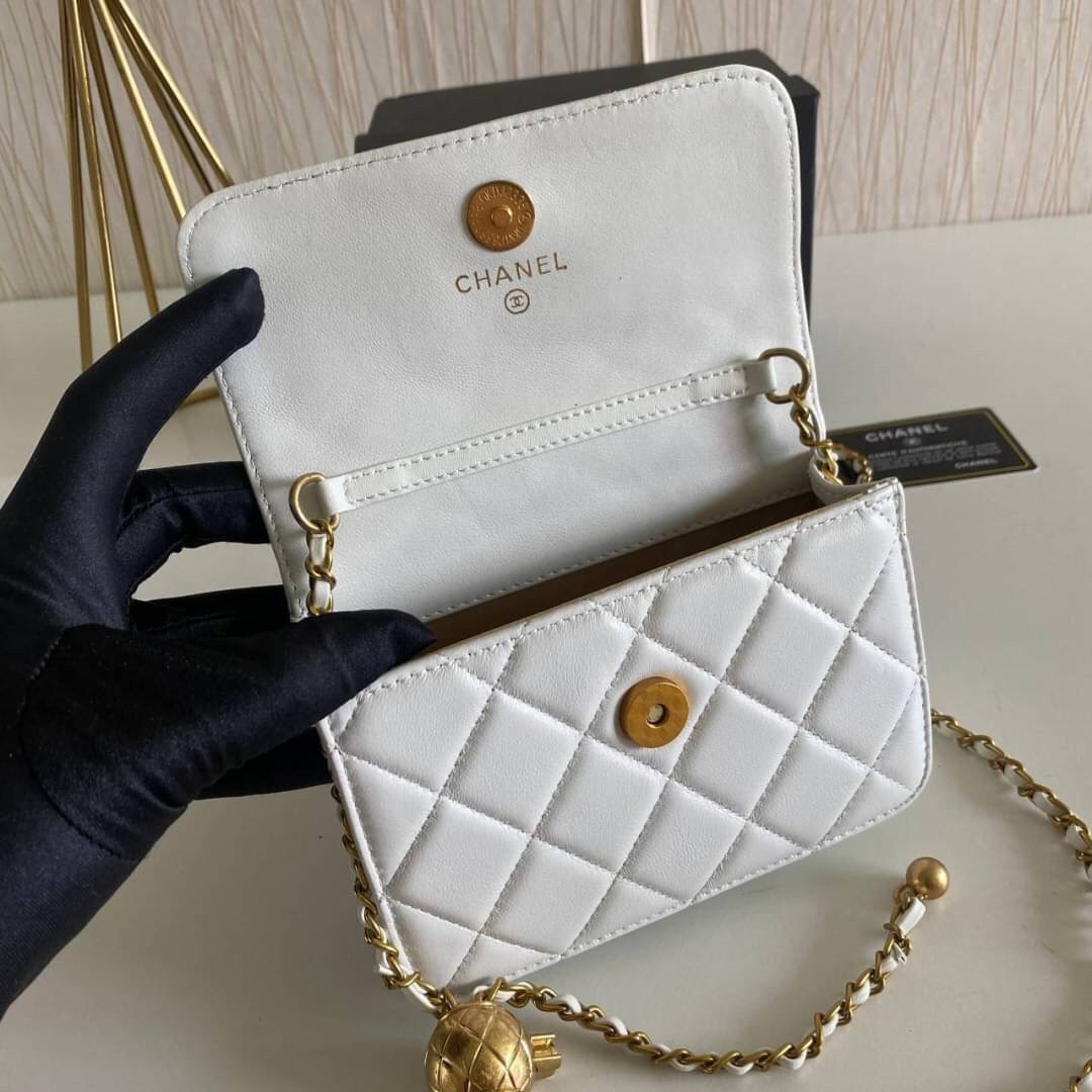 VIP GIFT 】หนังแกะแท้ CHANEL lambskin small shoulder bag with chain เรียบหรู ดูดี ดีไซน์สุดคลาสสิค ใช้ออกงานได้เลย มีสายโซ่อะไหล่ทองรมควันอย่างลงตัว ไอเท็มแนะนำพร้อมส่งที่ไทยราคาสุดคุ้มห้ามพลาดค่ะ!