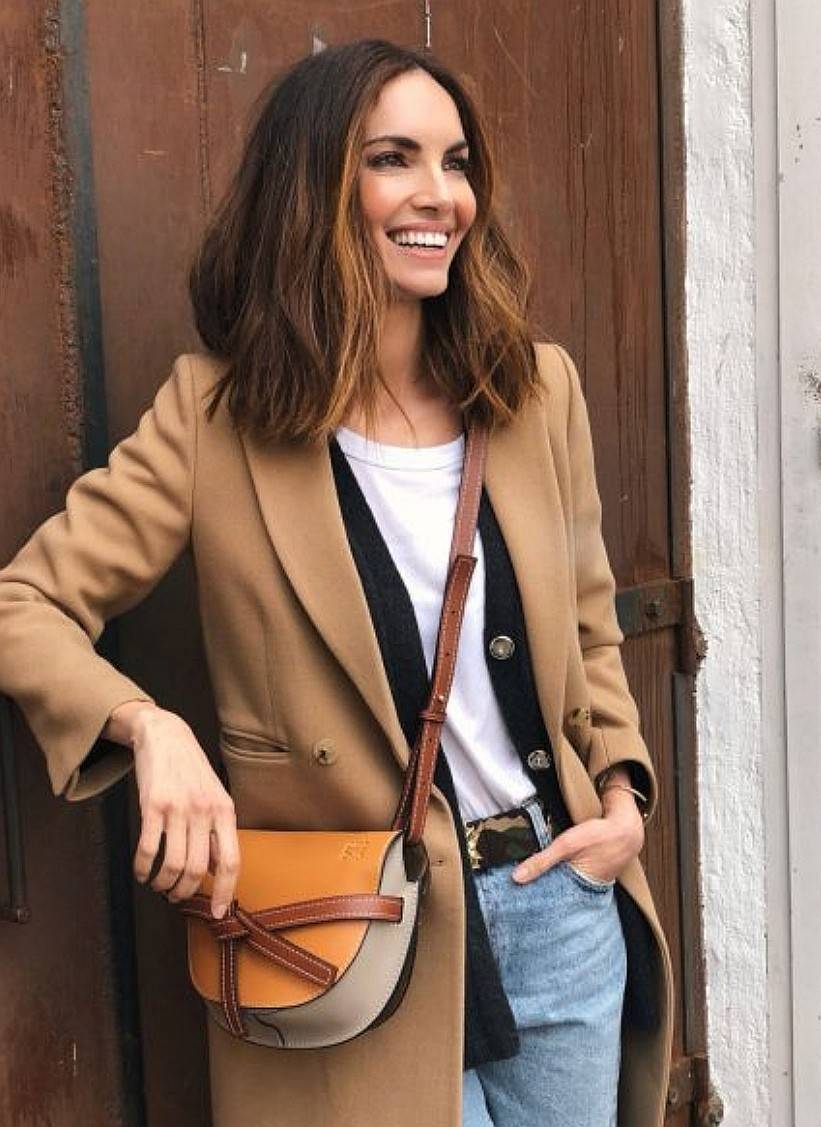 พรีเมี่ยมกิ๊ฟแท้ 100% 】LOEWE CROSSBODY BAG VIP GIFT WITH PURCHASE (GWP) กระเป๋าถือหรือสะพาย Limited จาก LOEWE DUTYFREE COUNTER วัสดุ Canvas & Leather Calfskin หนังแท้รูปทรงอานม้าสวยอยู่ทรง เปิดปิดด้วยฝาปิดแต่งด้วยสายรัดหนัง