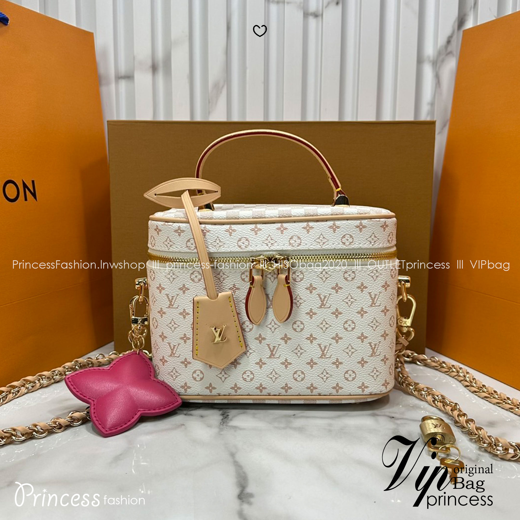 ORI หนังแท้ | LV Vanity Cosmetic Bag กระเป๋ารุ่นวานิตี้ กระเป๋าเครื่องสำอางจากคอลเลคชั่น Louis Vuitton Baby พกพาผลิตภัณฑ์อาบน้ำและของใช้จำเป็นอื่นๆ อย่างมีระดับ Monogram แคนวาสสุดเอ็กซ์คลูซีฟสำหรับคอลเลคชั่น