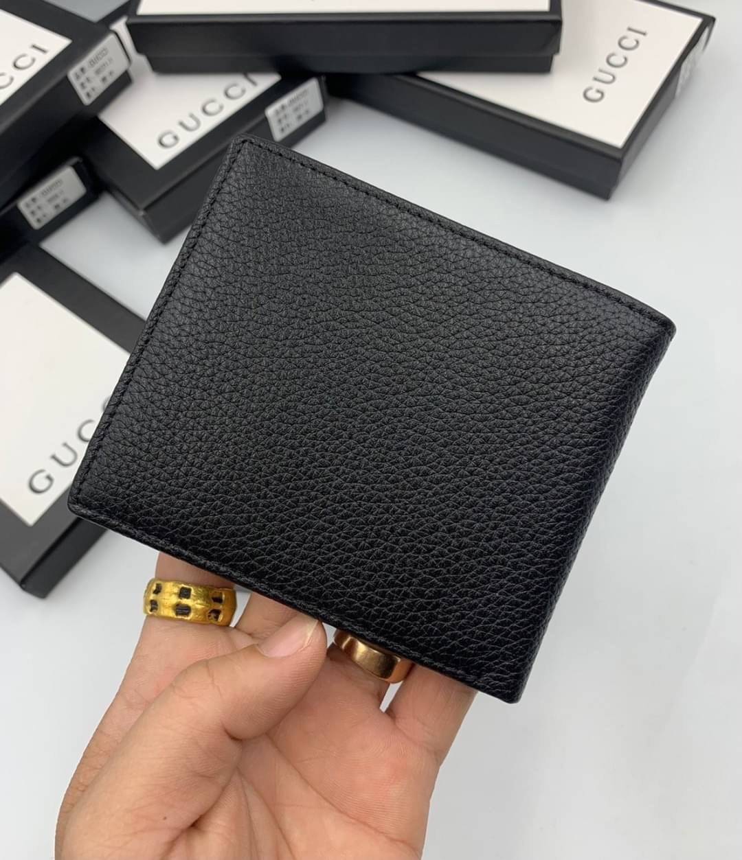 หนังแท้ GUCCI GG Marmont leather bi-fold wallet / GUCCI BLACK ANIMALIER BEE WALLET / GUCCI Men Wallet พร้อมส่งที่ไทย กระเป๋าสตางค์ 2 พับ รุ่นคลาสสิกได้ทุกยุคสมัย งานหนังแท้ทั้งใบ พร้อมส่งที่ไทย ภาพสินค้าถ่ายจากงานขายจริง ใช้งานต่างประเทศได้