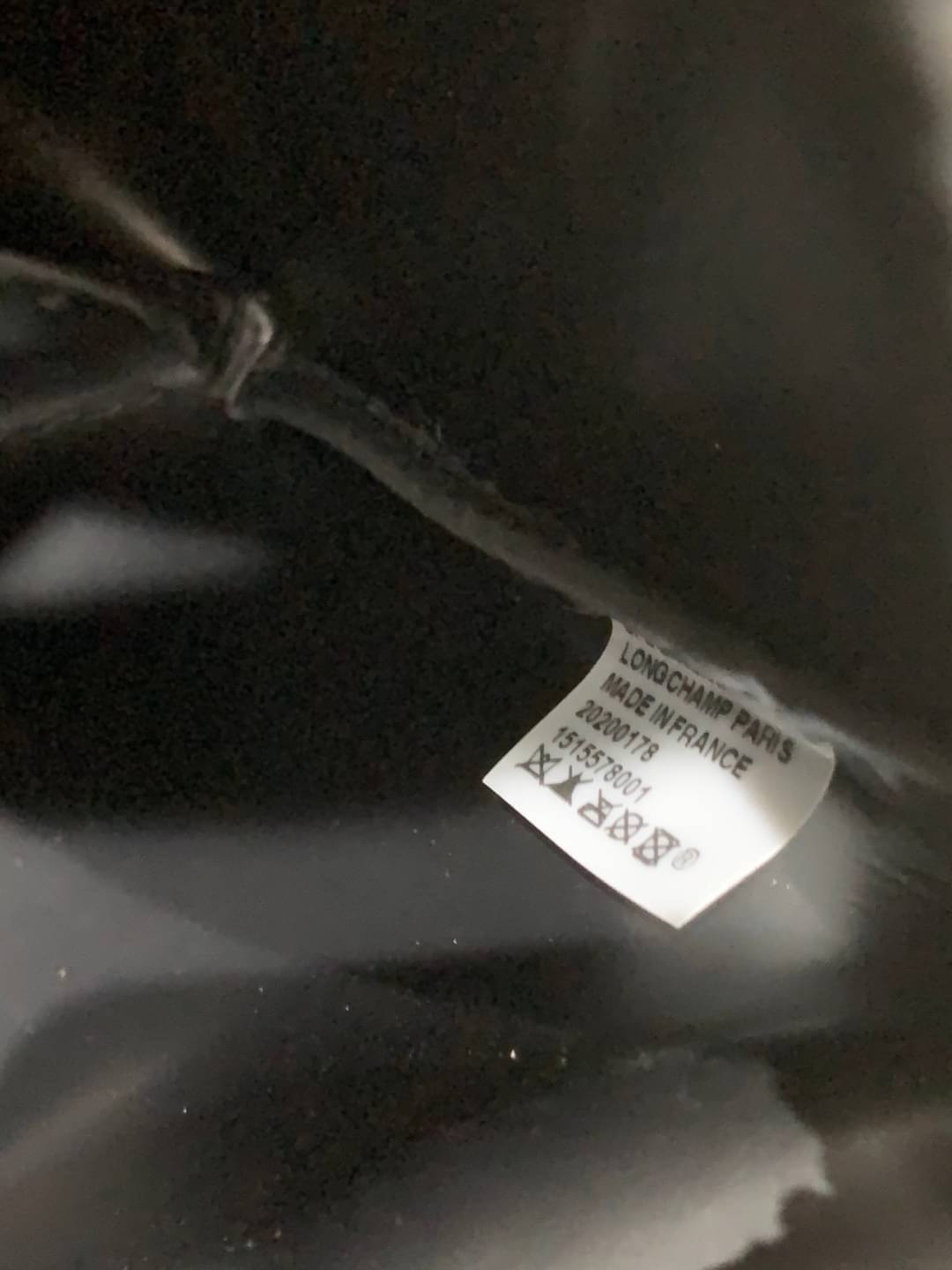 Longchamp Le Pliage Neo Size M มาพบกับกระเป๋ารุ่นยอดนิยม ที่สาวๆ ต้องมีไว้เก็บไว้สักใบ กระเป๋าโท้ทใบนี้ มาพร้อมกับสีที่มีสไตล์เรียบง่าย มีสายสะพายยาวช่วยให้คุณสามารถสะพายไหล่ได้อย่างสบาย ในขณะที่ที่ปิดแบบซิปช่วยให้คุณมั่นใจได้ว่าของด้านในมีความปลอดภัย Le 