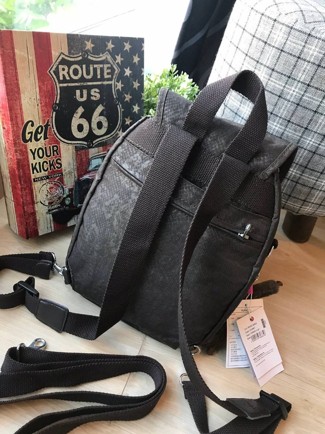 Kipling Basic Firefly Up Small Backpack กระเป๋าเป้/ สะพายข้าง 2 way วัสดุ Polyamide 100% เปิดปิดด้วยตัวล็อค 2 ชั้น มีช่องใช้งานหลายช่อง รวมถึง ช่องซิปด้านหน้า มาพร้อมสายสะพายอีก 1 เส้น ด้านหลัง มีช่องสำหรับเก็บสายเป้ ปรับเปลี่ยนเป็นสะพายไหล่ พร้อมพวงกุญแจ