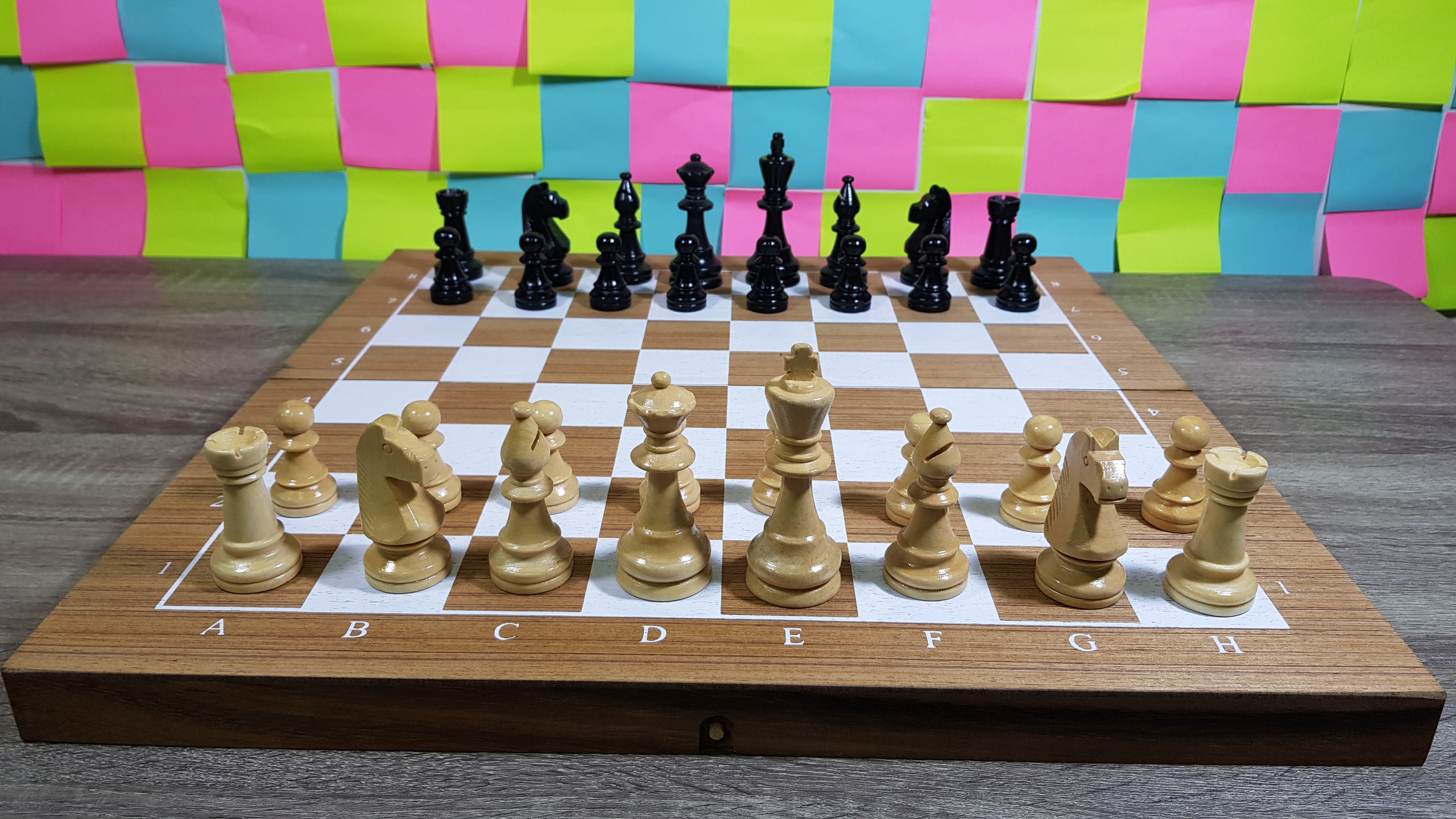 ชุดหมากรุุกสากลตัวไม้แบบเบาสีดำและสีเนื้อพร้อมกระดานช่อง5x5cm.