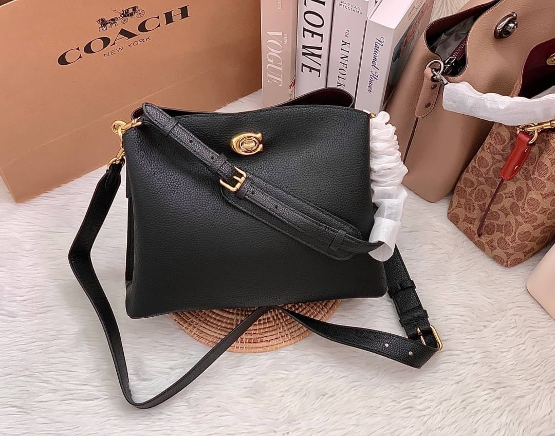 COACH WILLOW SHOULDER BAG ((C2745//C2590//C2621)) พร้อมส่งที่ไทย รุ่นแนะนำค่ะ🔥🔥 🔺กระเป๋าหิ้ว//คล้องไหล่//สะพายข้าง สุดคุ้ม! หนังแท้ชั้นดี ได้ไปหลงรักแน่นอนค่ะ หนังสวยมากๆ😘 🔺ตัวกระเป๋าแบ่งเป็นสองช่องหลัก ด้านนึงเป็นแ