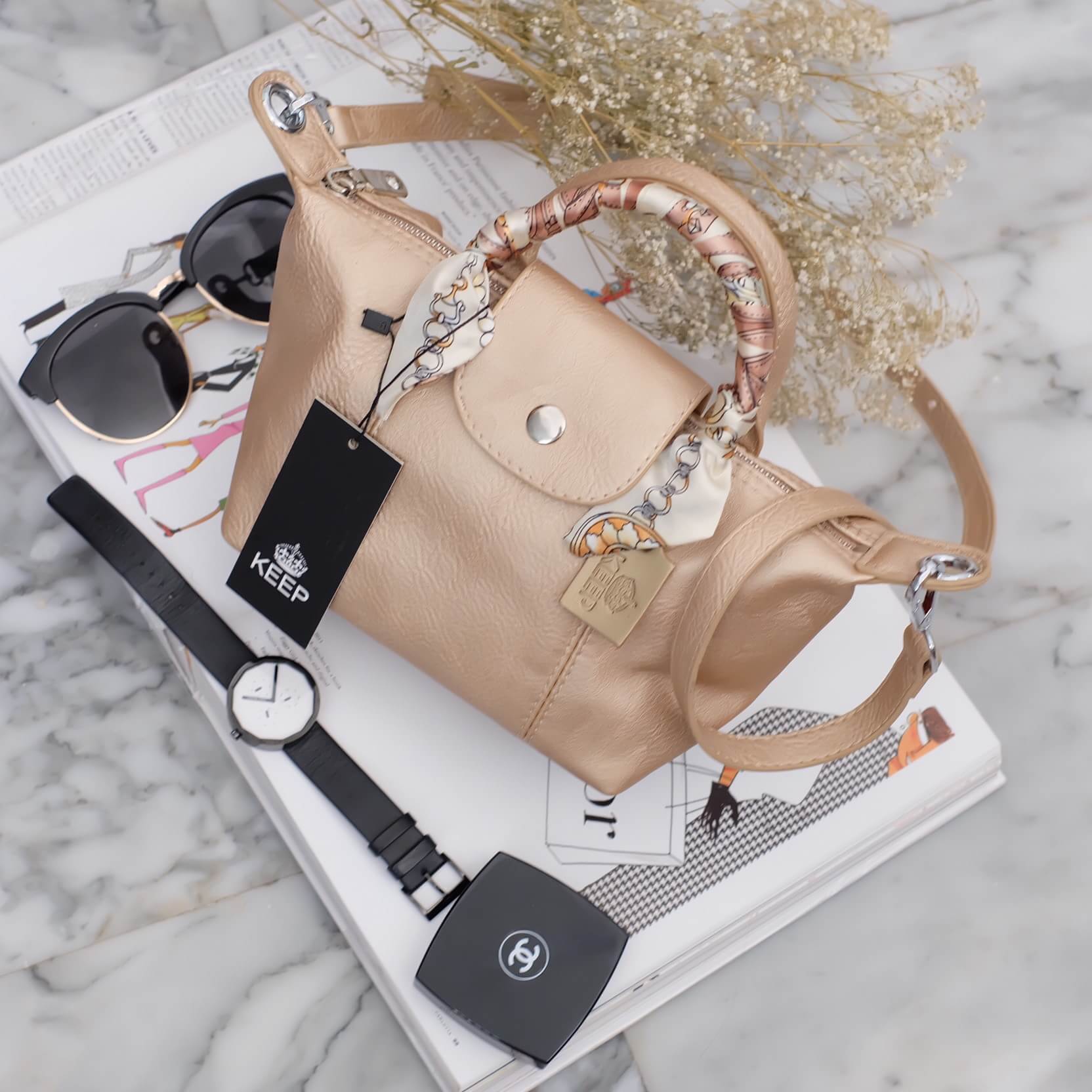 สีมาใหม่ค่า 🐼New arrival! KEEP ทรง longchamp รุ่น Duo Sister - สี luxury gold สวย หรู นำโชครับตรุษจีนเลยค่า ตัวกระเป๋าหนังแกะสังเคราะห์ ลายหนังสวยมากๆคะ นิ่ม สุดๆ รุ่นนี้ จะมี 2 ขนาด คือ mini และ basic ไซด์