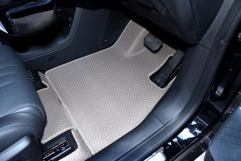 ยางปูพื้นรถยนต์ AION HYPTEC HT 2024 พรมกระดุมเล็ก ไอออน ฮิปเทค สีน้ำตาล เข้ารูป ตรงรุ่นรถ เต็มคัน