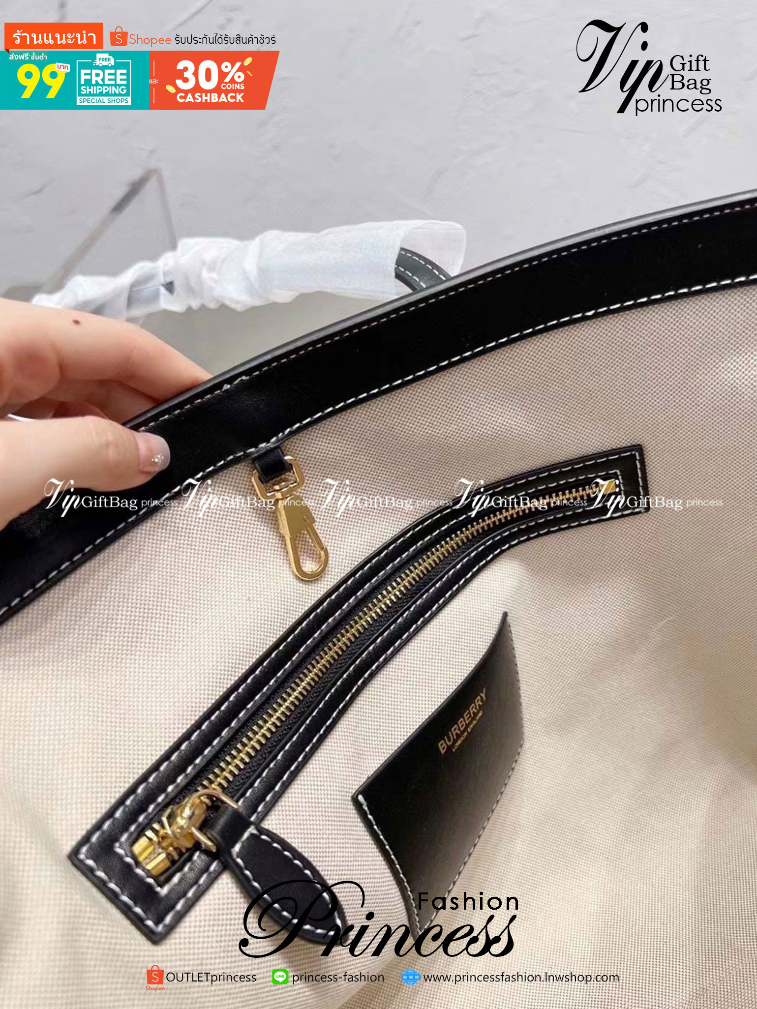 Burberry Check Leather Medium Tote / Burberry Tote Bag กระเป๋าช้อปปิ้งทรงโท้ท ใบใหญ่ หน้าติดอะไหล่แบรนด์สีทอง ช่องกว้างใช้งานง่าย ใส่ของได้เยอะเลยค่ะโดดเด่นด้วยลวดลายคลาสสิก วัสดุผ้าแคนวาส ภายในโล่งกว้างมาก ใส่ของได้สบาย หิ้วไปเที่ยวต่างจังหวัด สะพายไปต่า