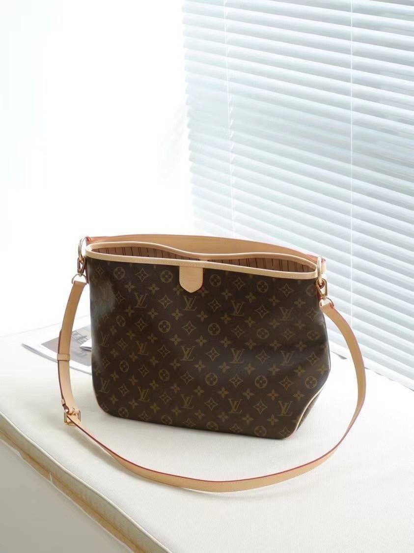 Louis Vuitton Monogram Delight Canvas กระเป๋าสะพายข้างทรงสูงใบใหญ่หนังแกะสังเคราะห์ หูหิ้วปั้มโลโก้ ด้านในมี1ช่องซิป 1ช่องใส่ของจุกจิ๊ก อะไหล่ทองหรูหรา มีสายยาว ถอดสายได้ ปรับระดับได้ จุของได้เยอะ หรูหรา สวยงาม เหมาะกับทุกโอกาศ ต้องมีติดตู้ห้ามพลาดเลยค่า