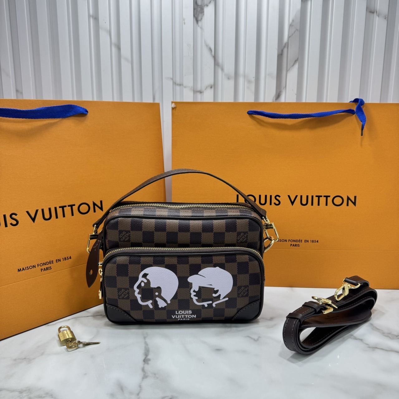 ORI หนังแท้ | LV Amazone Nil Damier Phriendship cross-body bag / LV Messenger Bag กระเป๋าสะพายทรงแมสเซ็นเจอร์ ดีไซน์ใหม่ สวยเด่นเป็นเอกลักษณ์