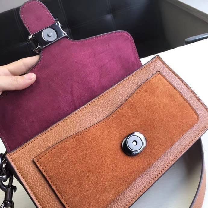 ของแท้ 💯% COACH Coach tabby convenience shoulder bag crossbody Product Details Polished pebble leather Inside zip and multifunction pockets Snap closure, fabric lining Outside slip pocket Detachable short strap