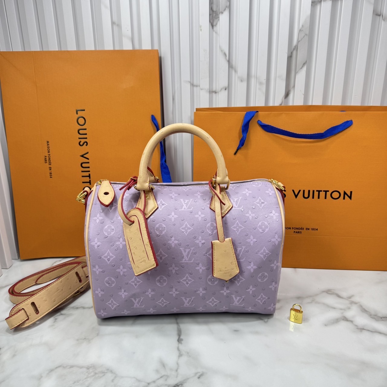 ORI หนังแท้ | LV Speedy P9 Bandoulière 30 Bag กระเป๋าสะพายทรงหมอนสปีดี้ใบใหญ่ คอลใหม่ล่าสุดหรูหราโดดเด่น แต่งลายนูนเพิ่มเท็กเจอร์เต็มใบ รูปทรงใช้งานง่ายสวยตลอดกาล